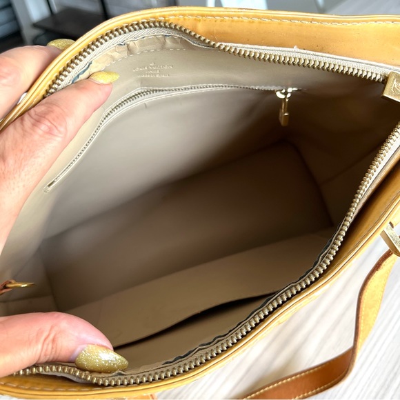 Authentic Vintage Louis Vuitton Vernis Houston Patent Leather Handbag - Picture 7 of 7